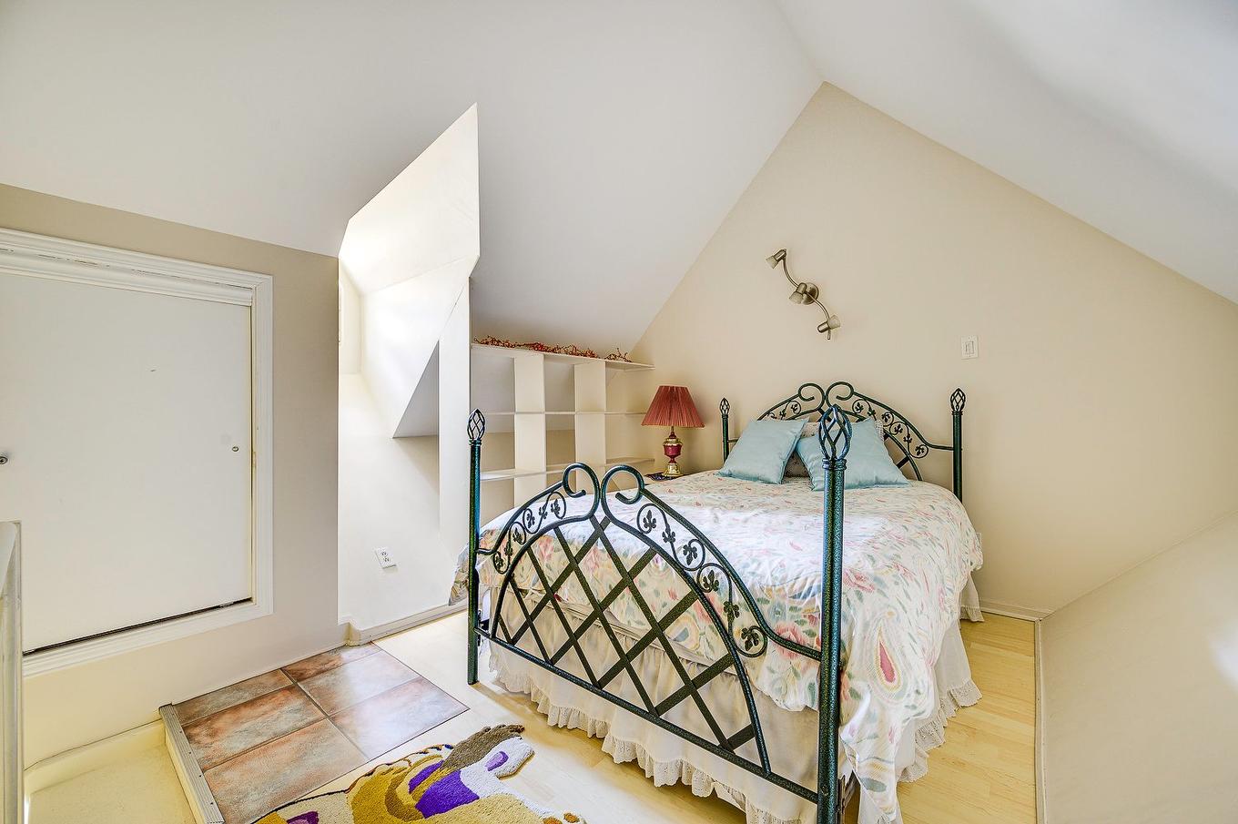 Bedroom - 102-273 Ch. Des Grappes, Piedmont, QC - Indoor Photo Showing Bedroom