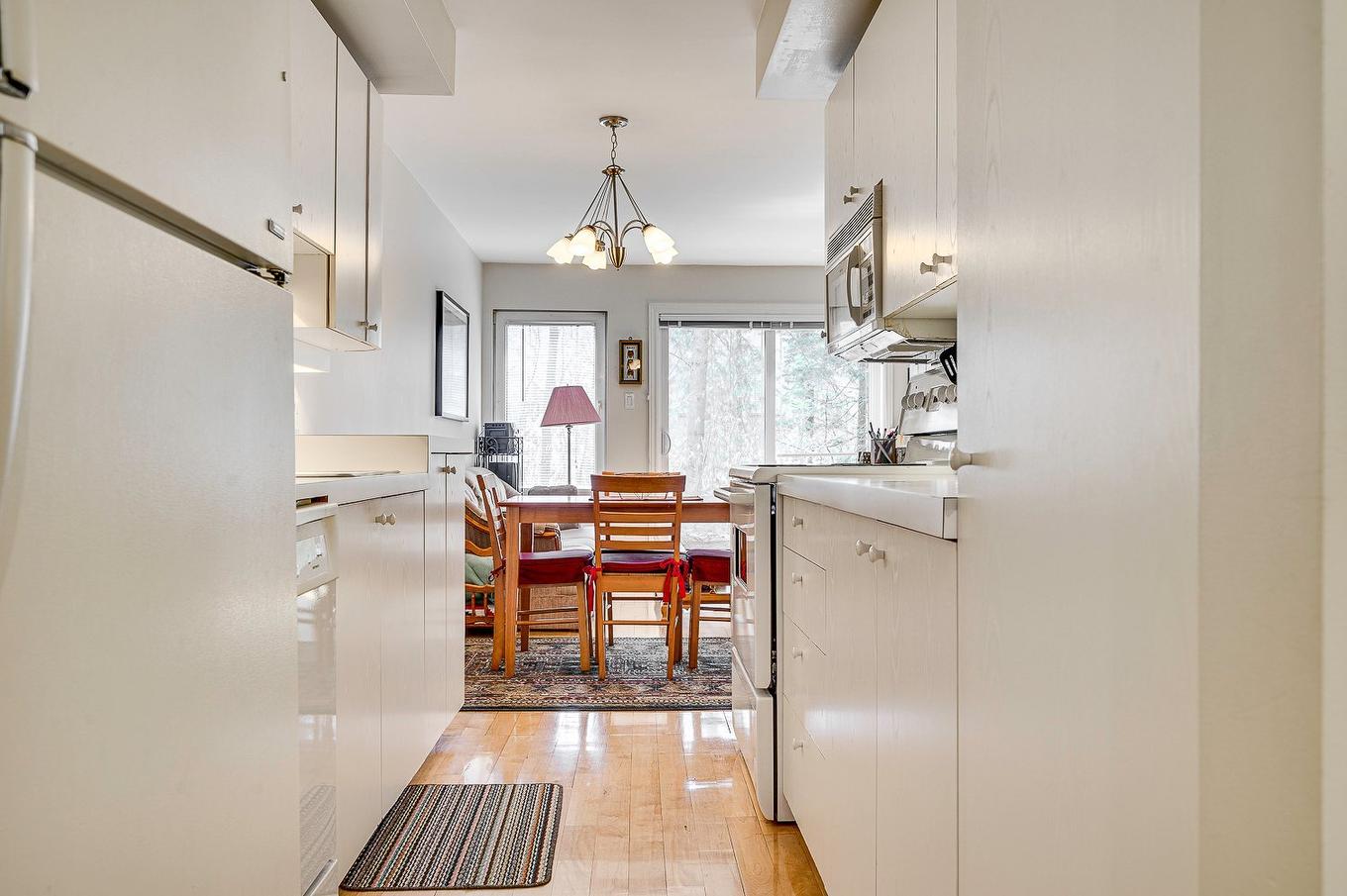 Kitchen - 102-273 Ch. Des Grappes, Piedmont, QC - Indoor