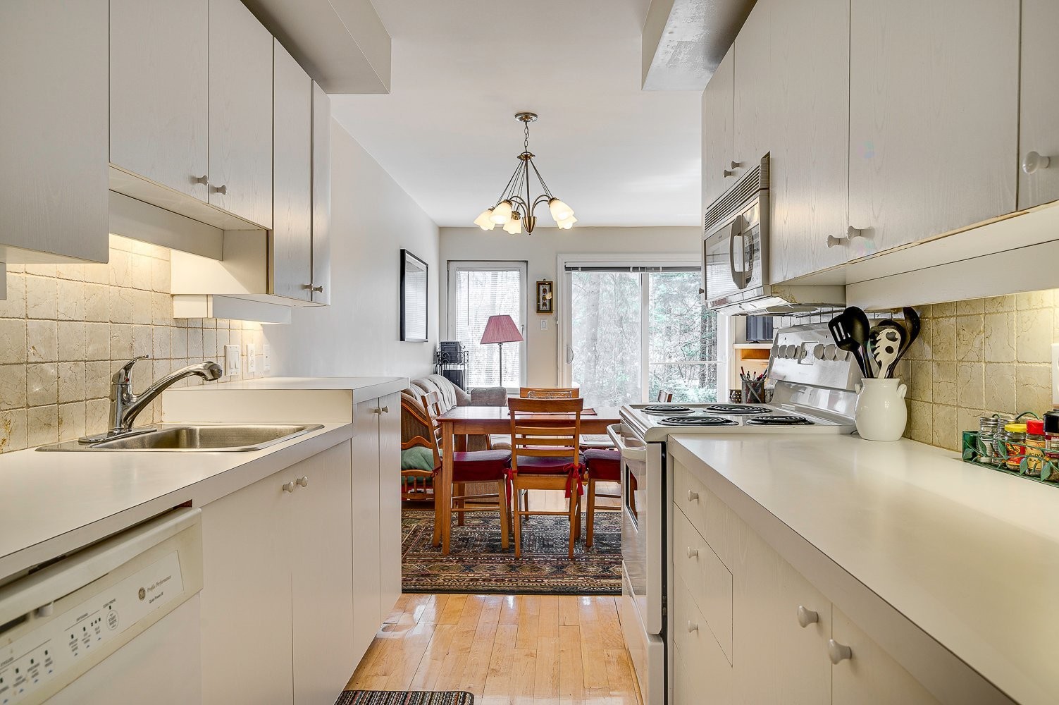 Cuisine - 102-273 Ch. Des Grappes, Piedmont, QC - Indoor Photo Showing Kitchen With Double Sink