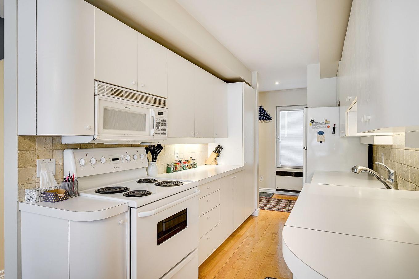 Kitchen - 102-273 Ch. Des Grappes, Piedmont, QC - Indoor Photo Showing Kitchen