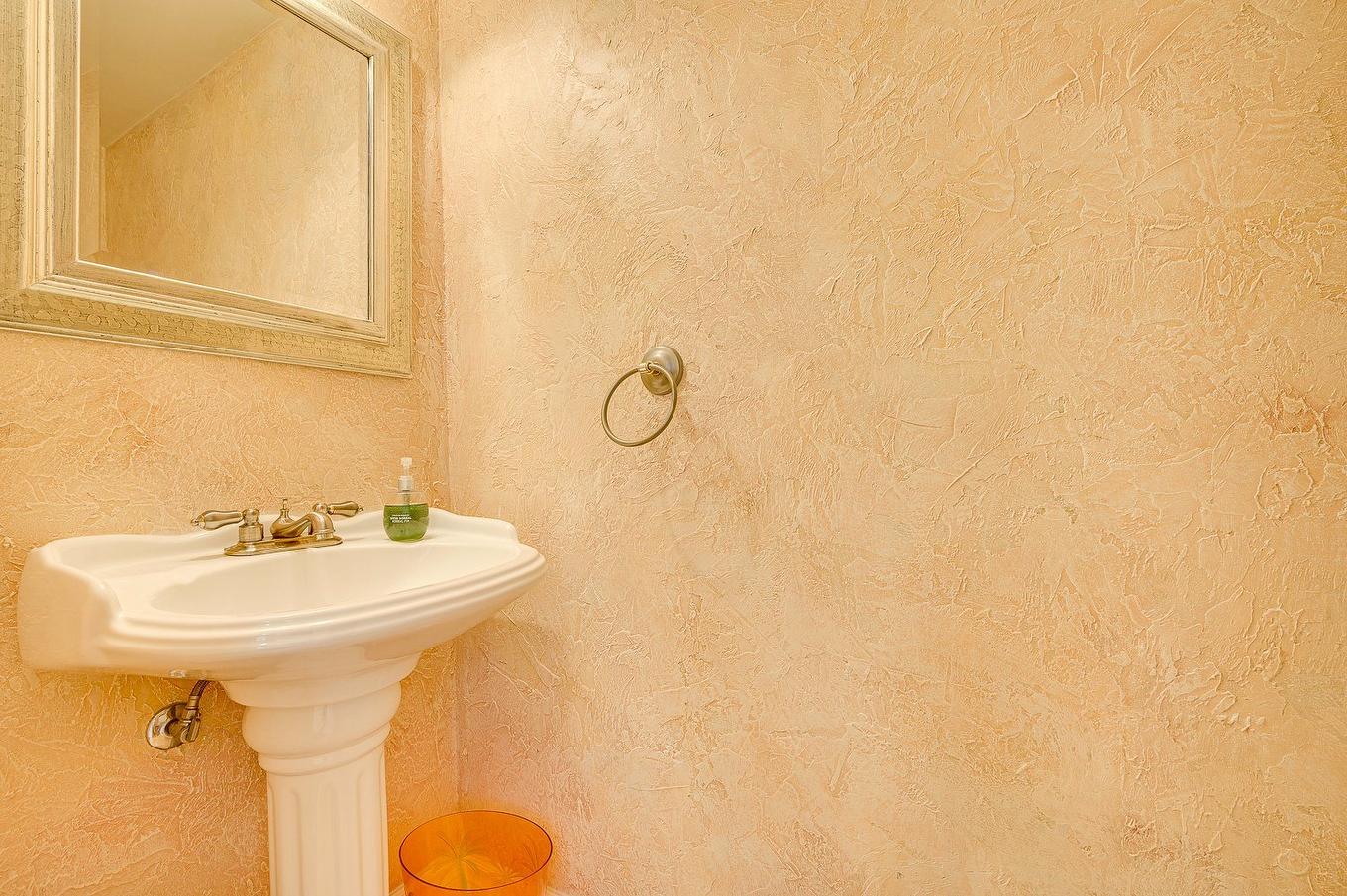 Powder room - 102-273 Ch. Des Grappes, Piedmont, QC - Indoor Photo Showing Bathroom