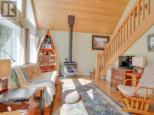 1259 Vancouver Blvd, Savary Island, BC - Indoor Photo Showing Living Room With Fireplace