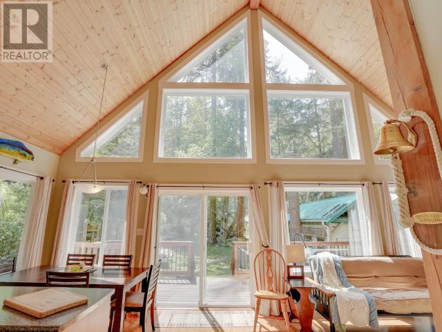 1259 Vancouver Blvd, Savary Island, BC - Indoor Photo Showing Dining Room
