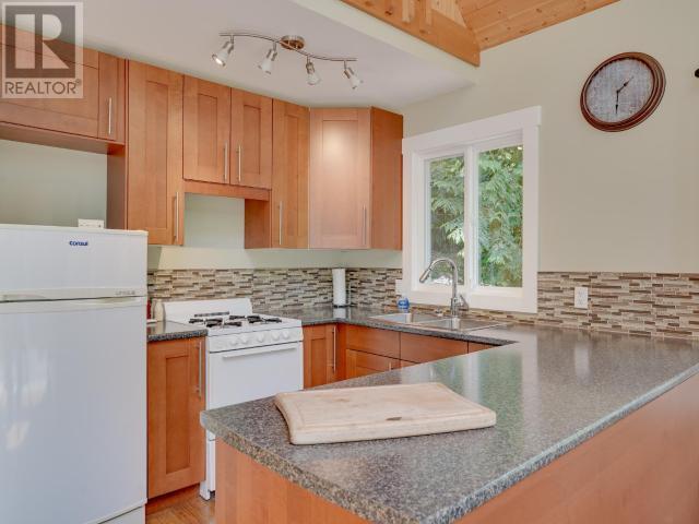 1259 Vancouver Blvd, Savary Island, BC - Indoor Photo Showing Kitchen With Double Sink