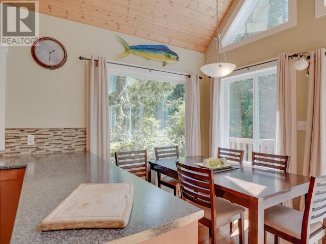 1259 Vancouver Blvd, Savary Island, BC - Indoor Photo Showing Dining Room