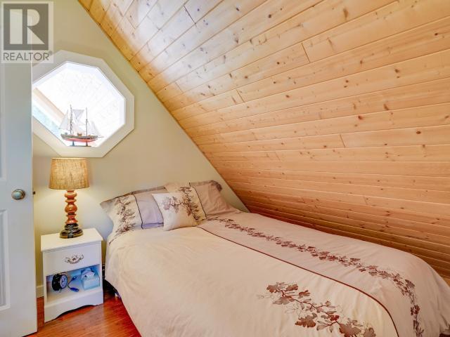1259 Vancouver Blvd, Savary Island, BC - Indoor Photo Showing Bedroom