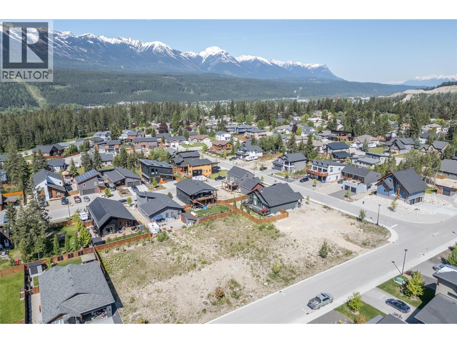 1608 Cedar Street, Golden, BC