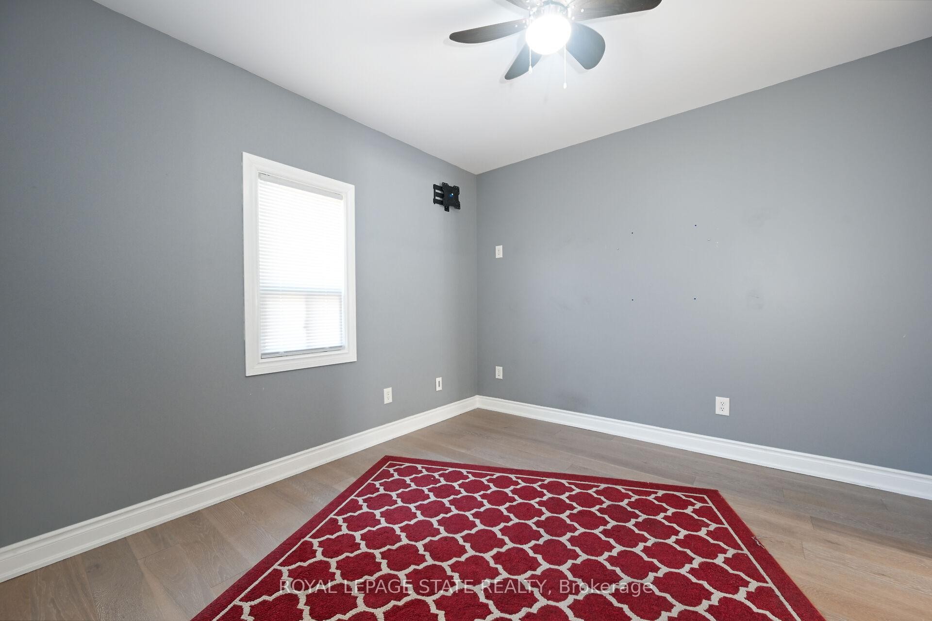 200 Kensington Avenue N, Hamilton, ON - Indoor