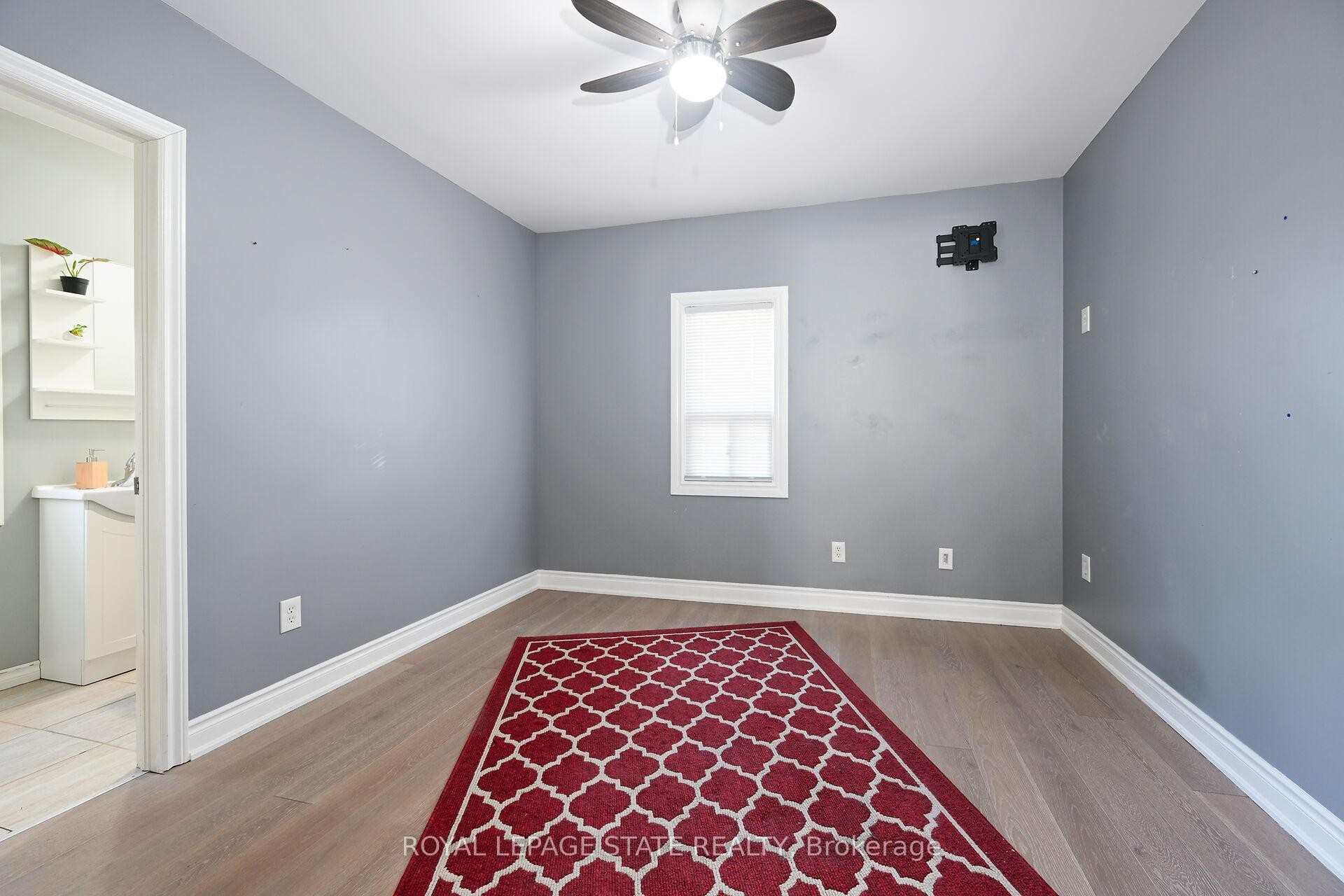 200 Kensington Avenue N, Hamilton, ON - Indoor