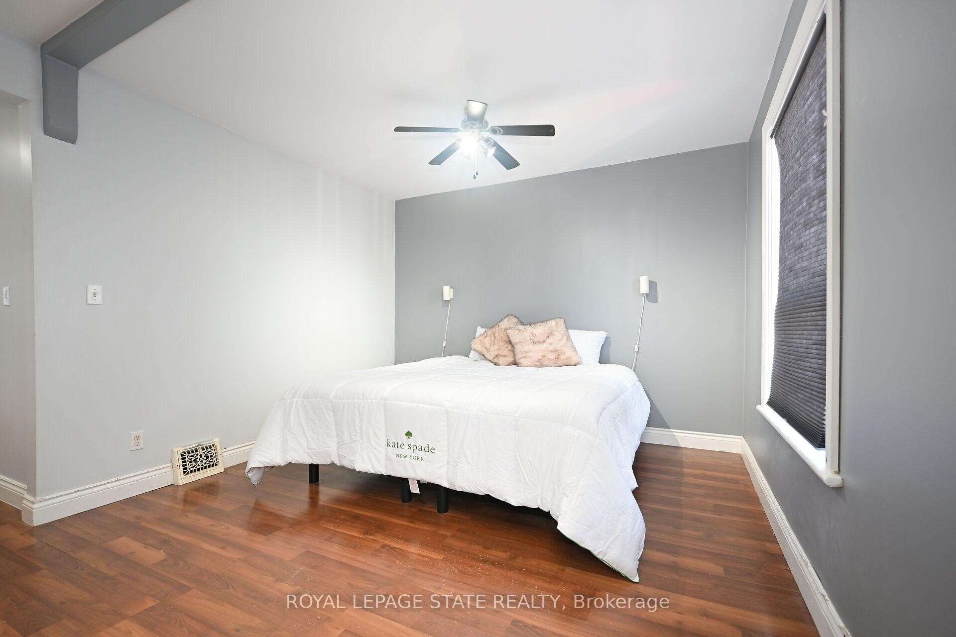 200 Kensington Avenue N, Hamilton, ON - Indoor Photo Showing Bedroom
