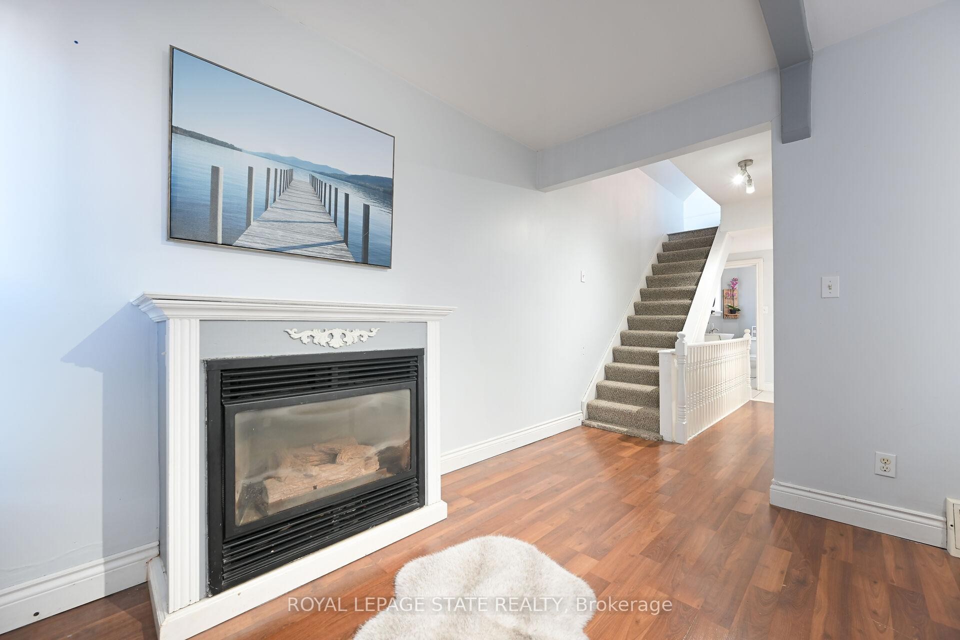 200 Kensington Avenue N, Hamilton, ON - Indoor Photo Showing Living Room With Fireplace