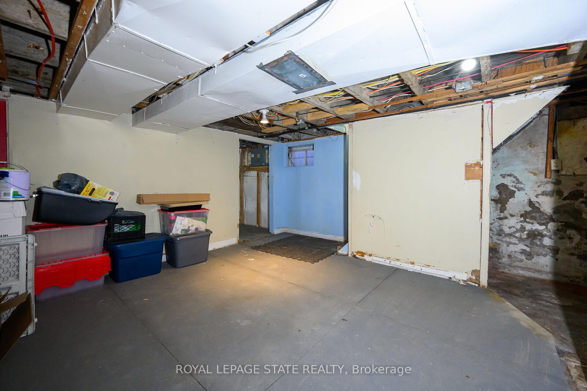 200 Kensington Avenue N, Hamilton, ON - Indoor Photo Showing Basement