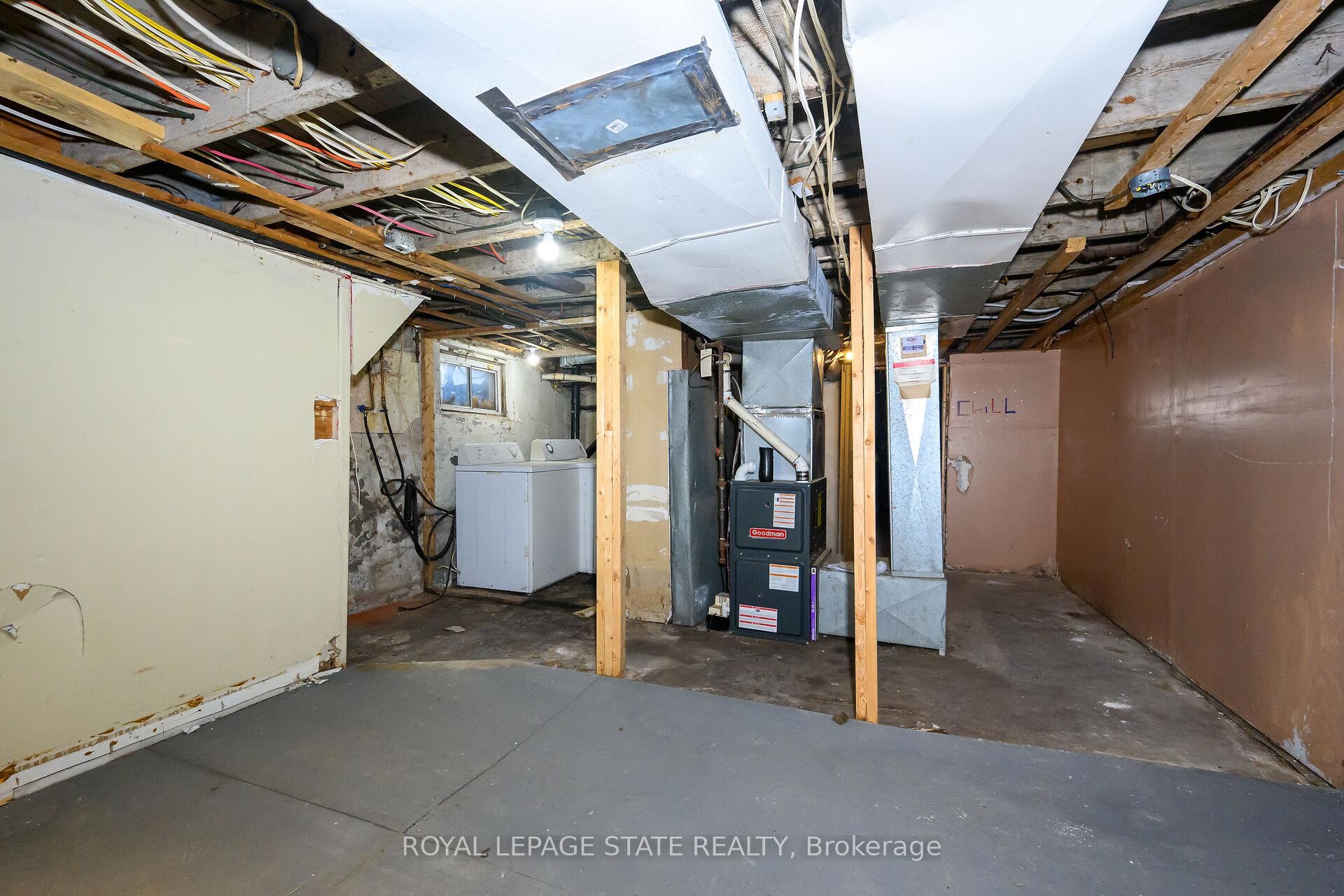 200 Kensington Avenue N, Hamilton, ON - Indoor Photo Showing Basement
