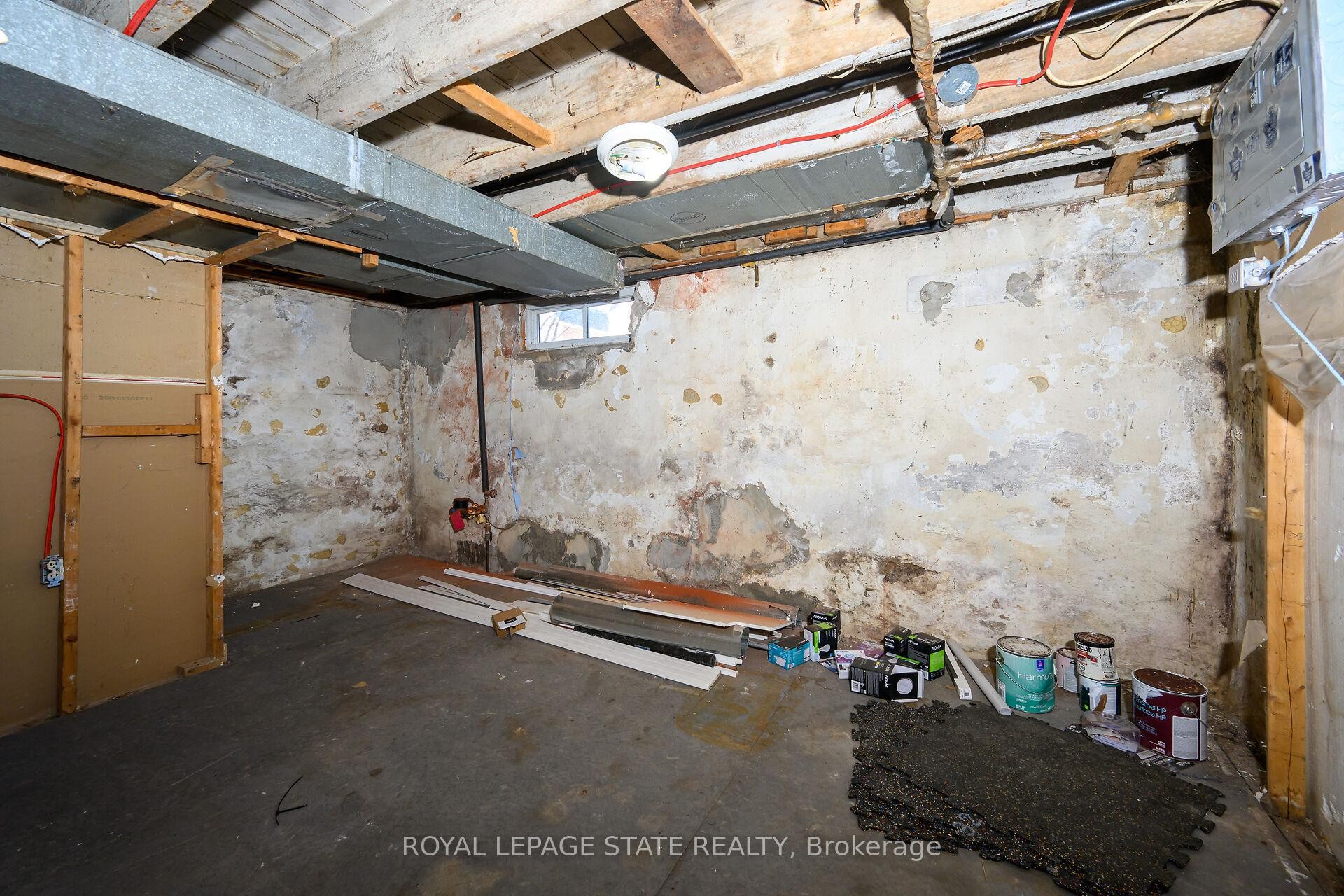 200 Kensington Avenue N, Hamilton, ON - Indoor Photo Showing Basement