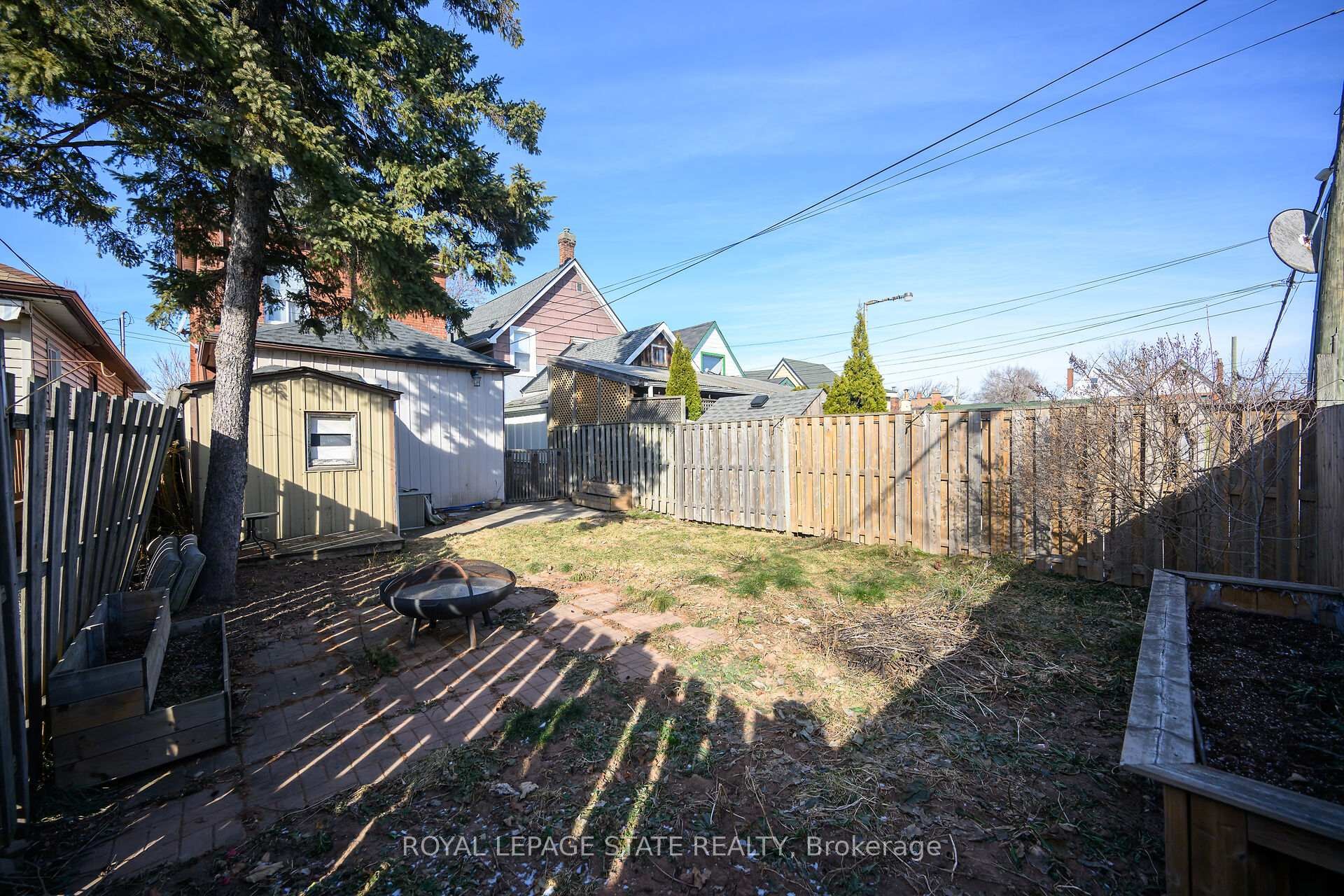 200 Kensington Avenue N, Hamilton, ON - Outdoor