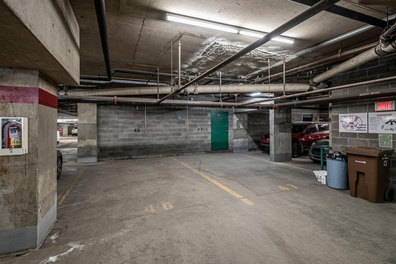 Garage - 1301-5115 Boul. De L'Assomption, Montréal (Rosemont/La Petite-Patrie), QC - Indoor Photo Showing Garage