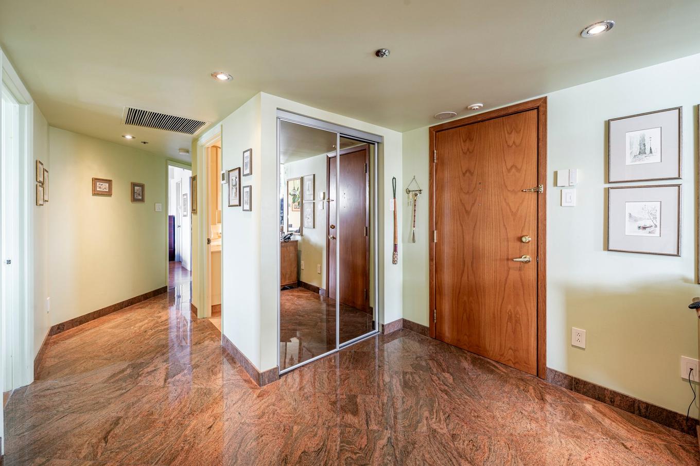 Hall d'entrée/Vestibule - 1301-5115 Boul. De L'Assomption, Montréal (Rosemont/La Petite-Patrie), QC - Indoor Photo Showing Other Room