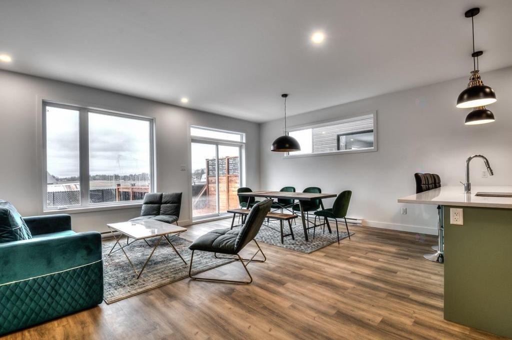 Living room - 193 21E Rue O., Venise-En-Québec, QC