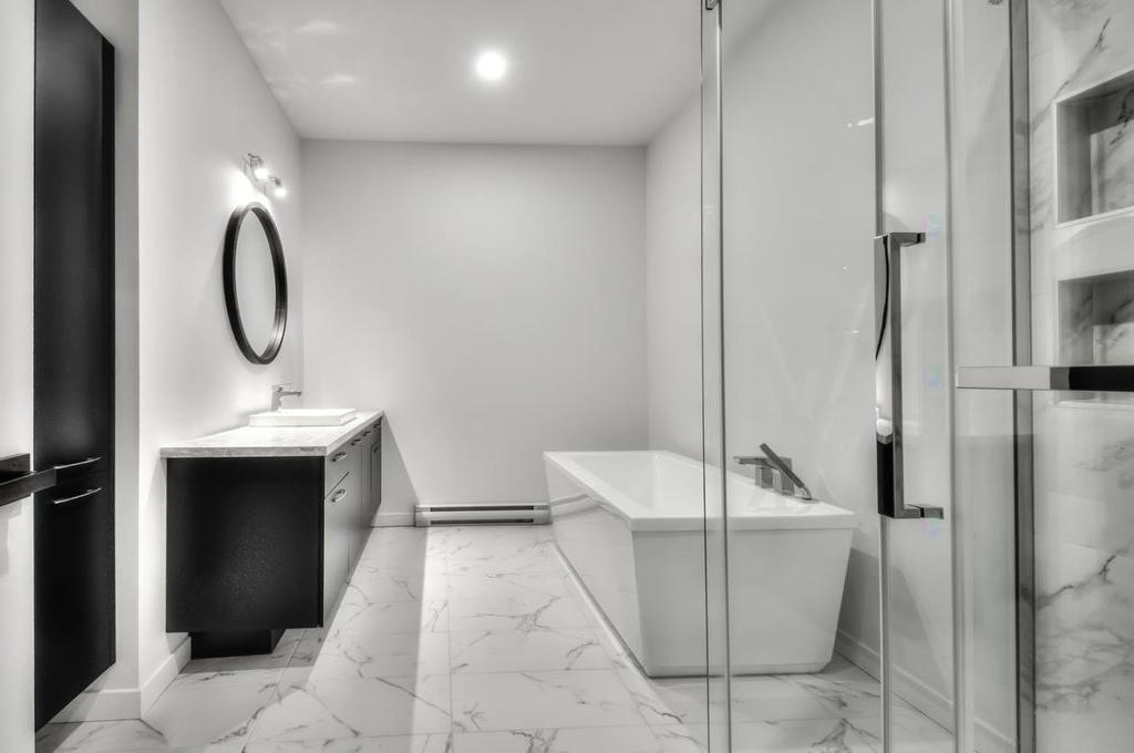 Bathroom - 193 21E Rue O., Venise-En-Québec, QC