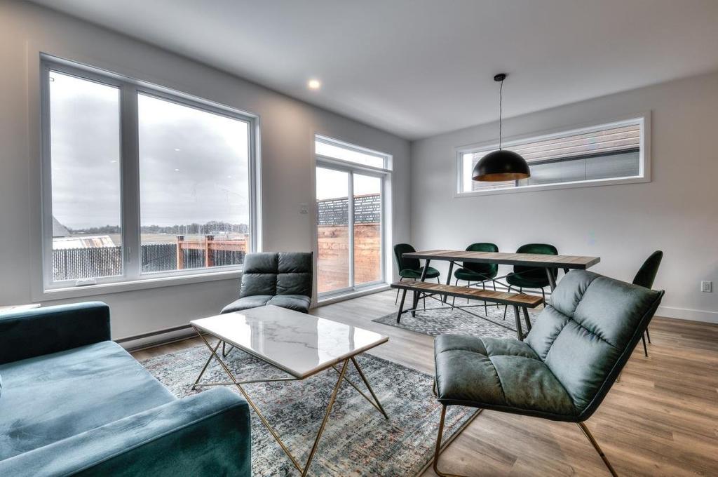 Living room - 193 21E Rue O., Venise-En-Québec, QC