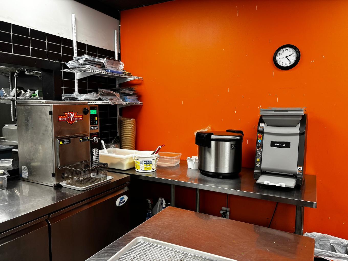 Kitchen - 3634 Boul. St-Charles, Kirkland, QC