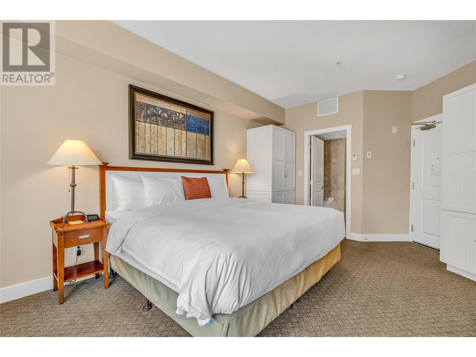 12811 Lakeshore Drive S Unit# 410/411, Summerland, BC - Indoor Photo Showing Bedroom