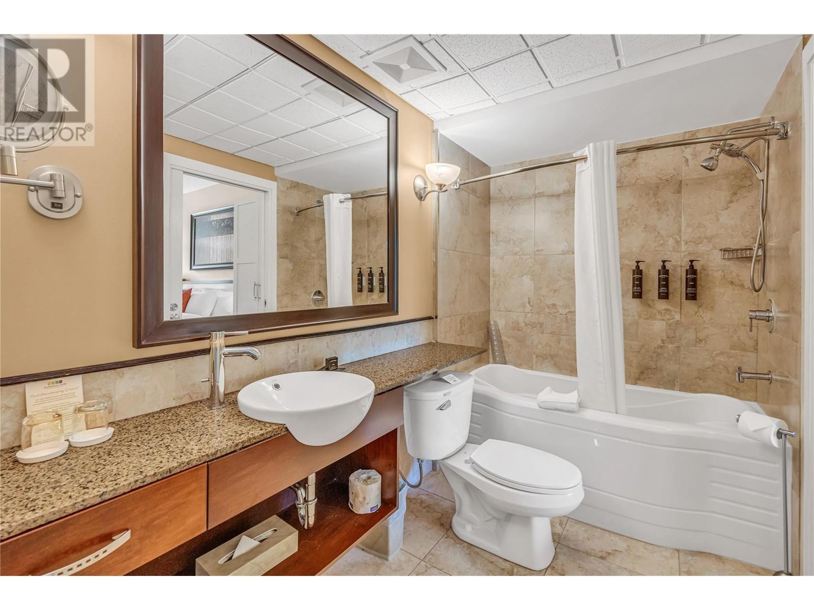 12811 Lakeshore Drive S Unit# 410/411, Summerland, BC - Indoor Photo Showing Bathroom