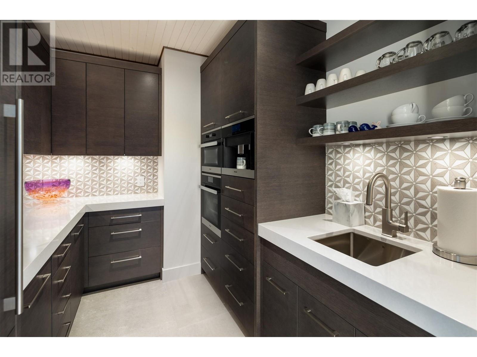 2463 Thacker Drive, West Kelowna, BC - Indoor Photo Showing Kitchen With Upgraded Kitchen