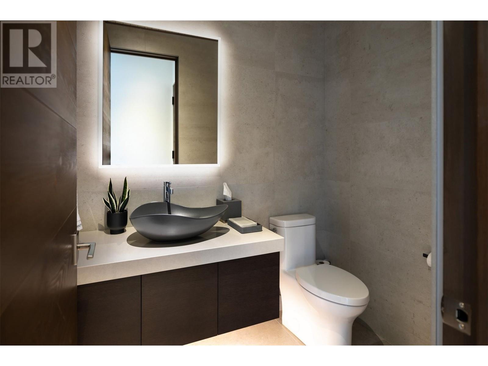 2463 Thacker Drive, West Kelowna, BC - Indoor Photo Showing Bathroom