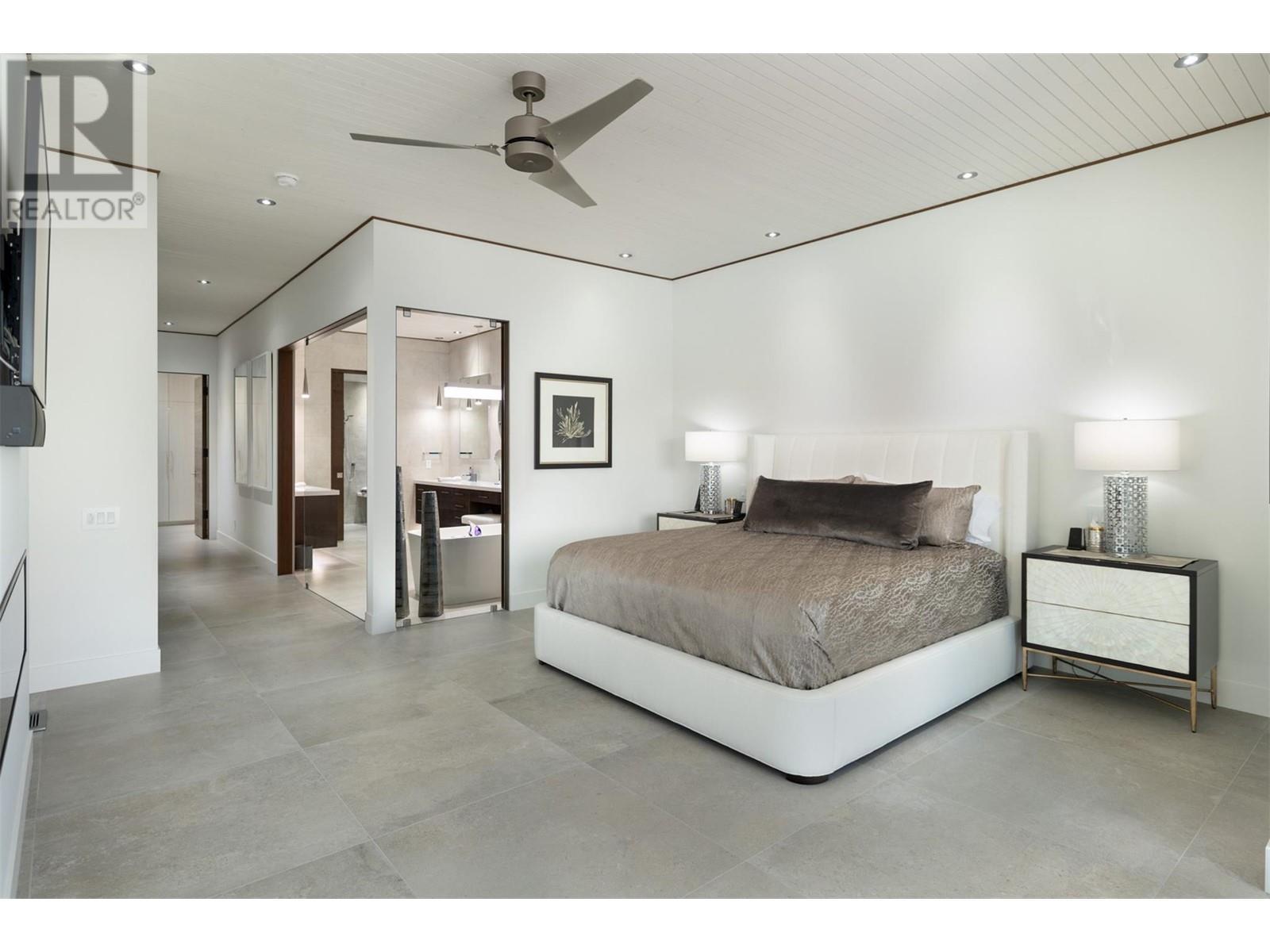 2463 Thacker Drive, West Kelowna, BC - Indoor Photo Showing Bedroom