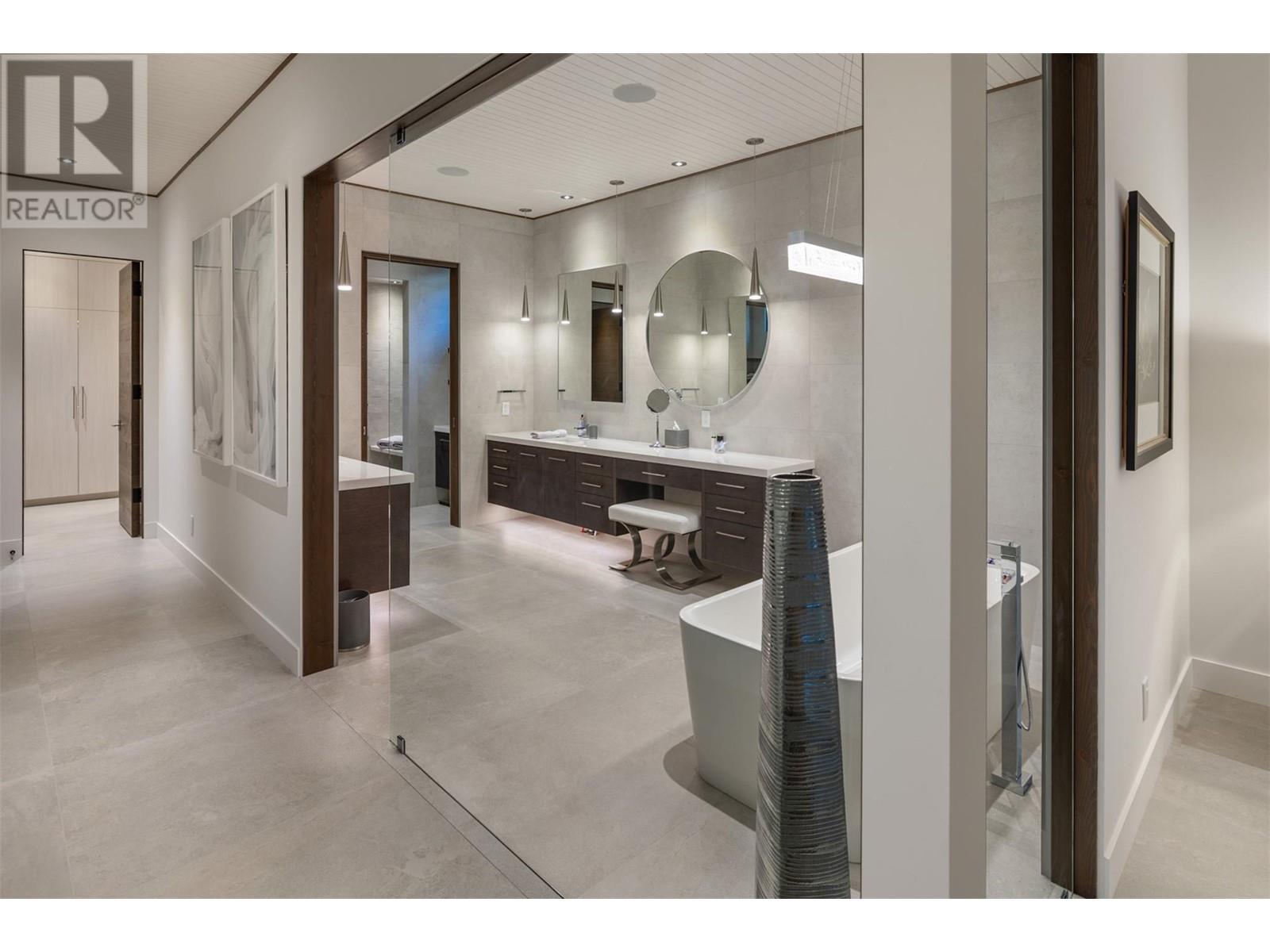 Primary ensuite - 2463 Thacker Drive, West Kelowna, BC - Indoor Photo Showing Other Room