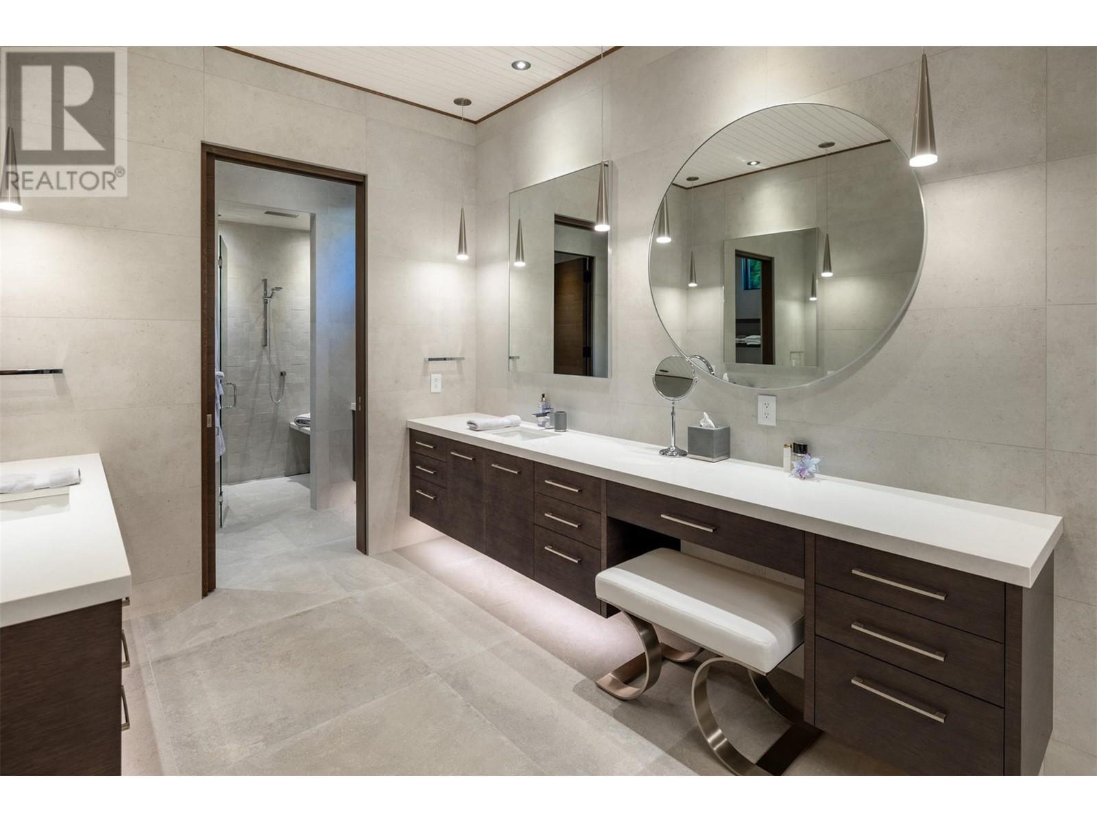 2463 Thacker Drive, West Kelowna, BC - Indoor Photo Showing Bathroom