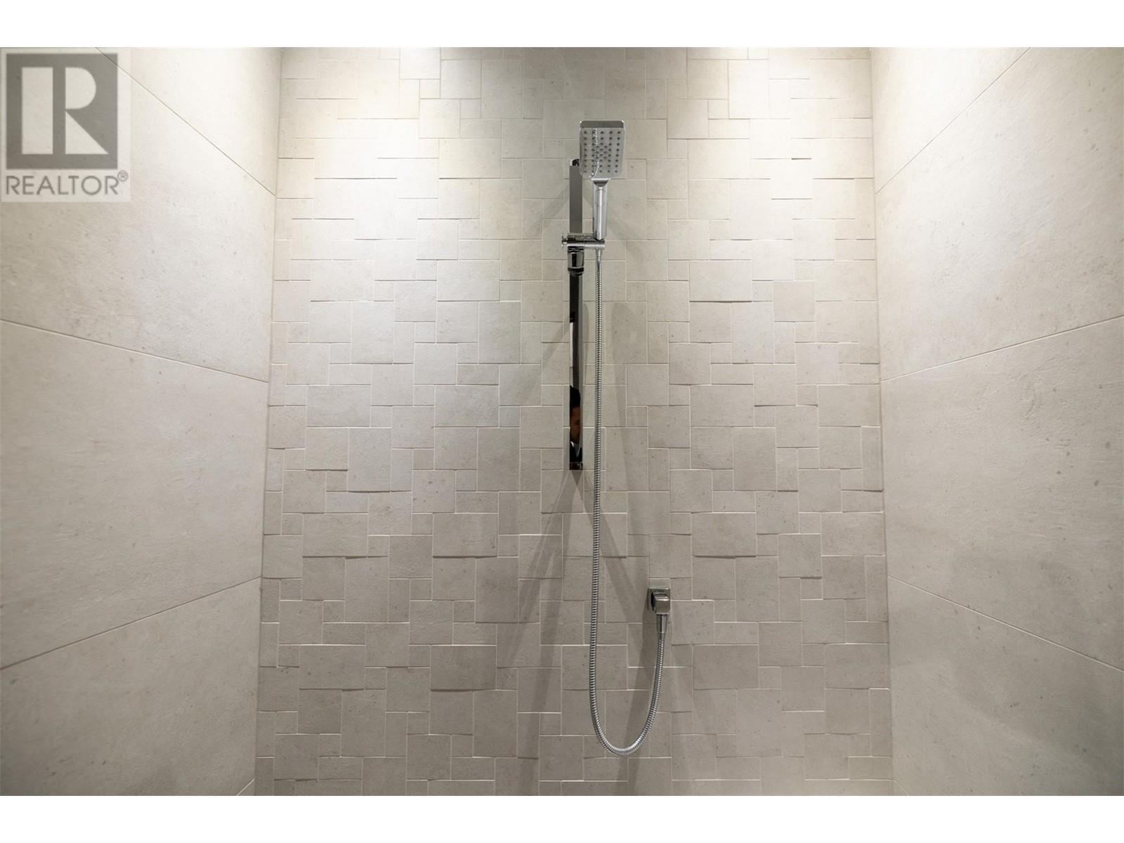 2463 Thacker Drive, West Kelowna, BC - Indoor Photo Showing Bathroom