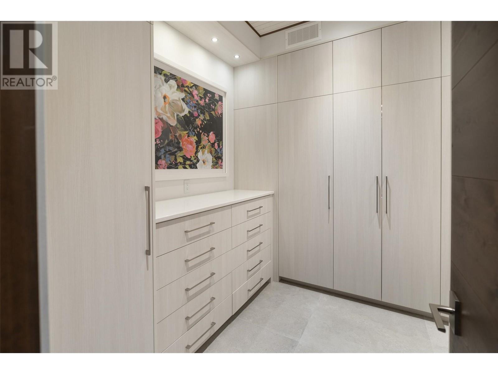 2463 Thacker Drive, West Kelowna, BC - Indoor Photo Showing Other Room