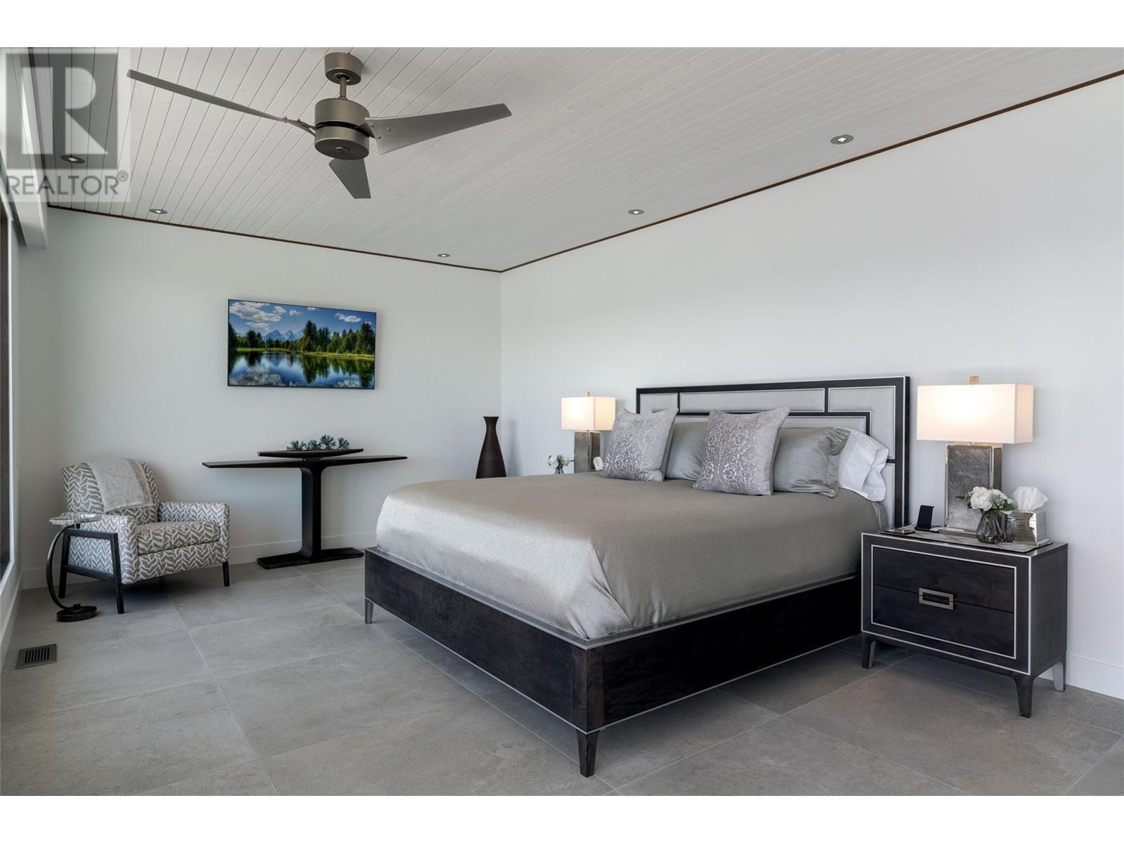 2463 Thacker Drive, West Kelowna, BC - Indoor Photo Showing Bedroom