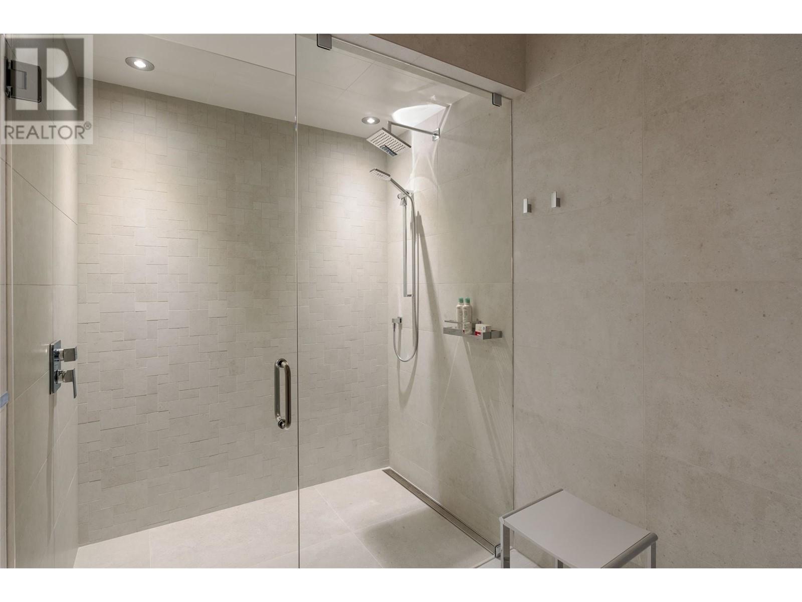 2463 Thacker Drive, West Kelowna, BC - Indoor Photo Showing Bathroom