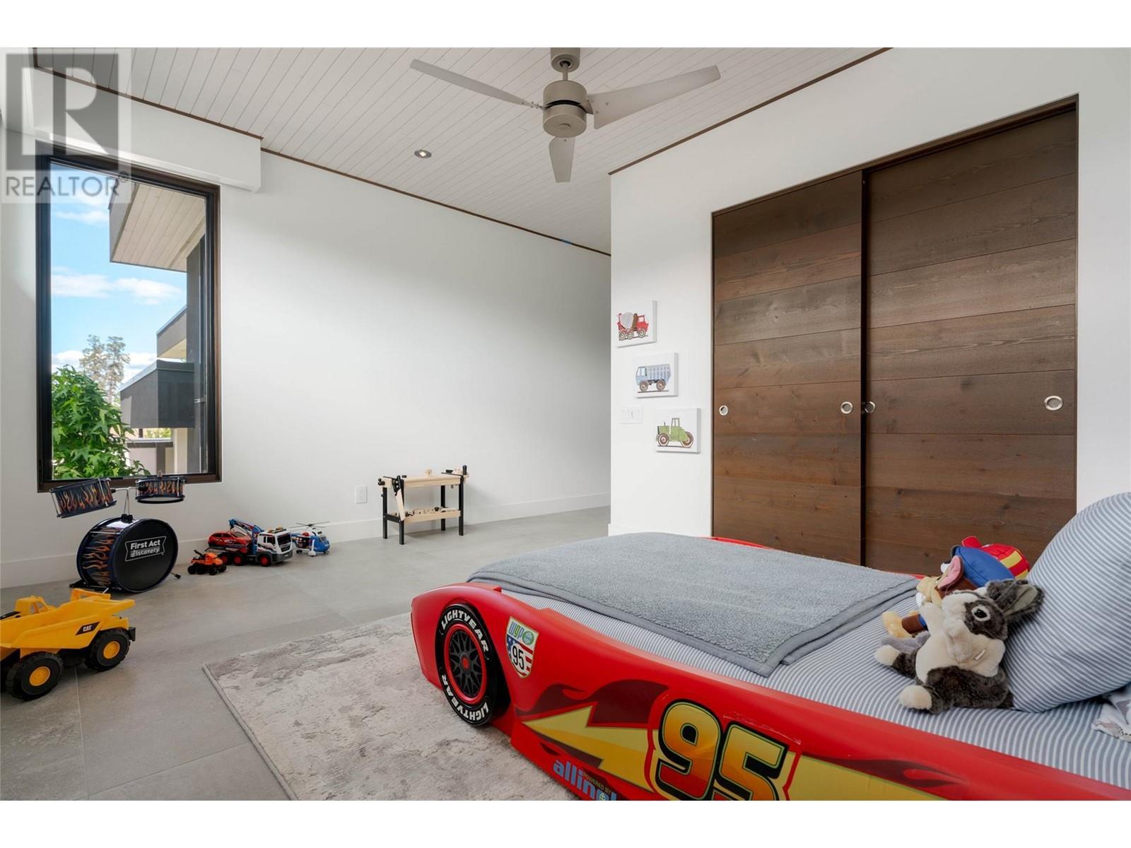 2463 Thacker Drive, West Kelowna, BC - Indoor Photo Showing Other Room