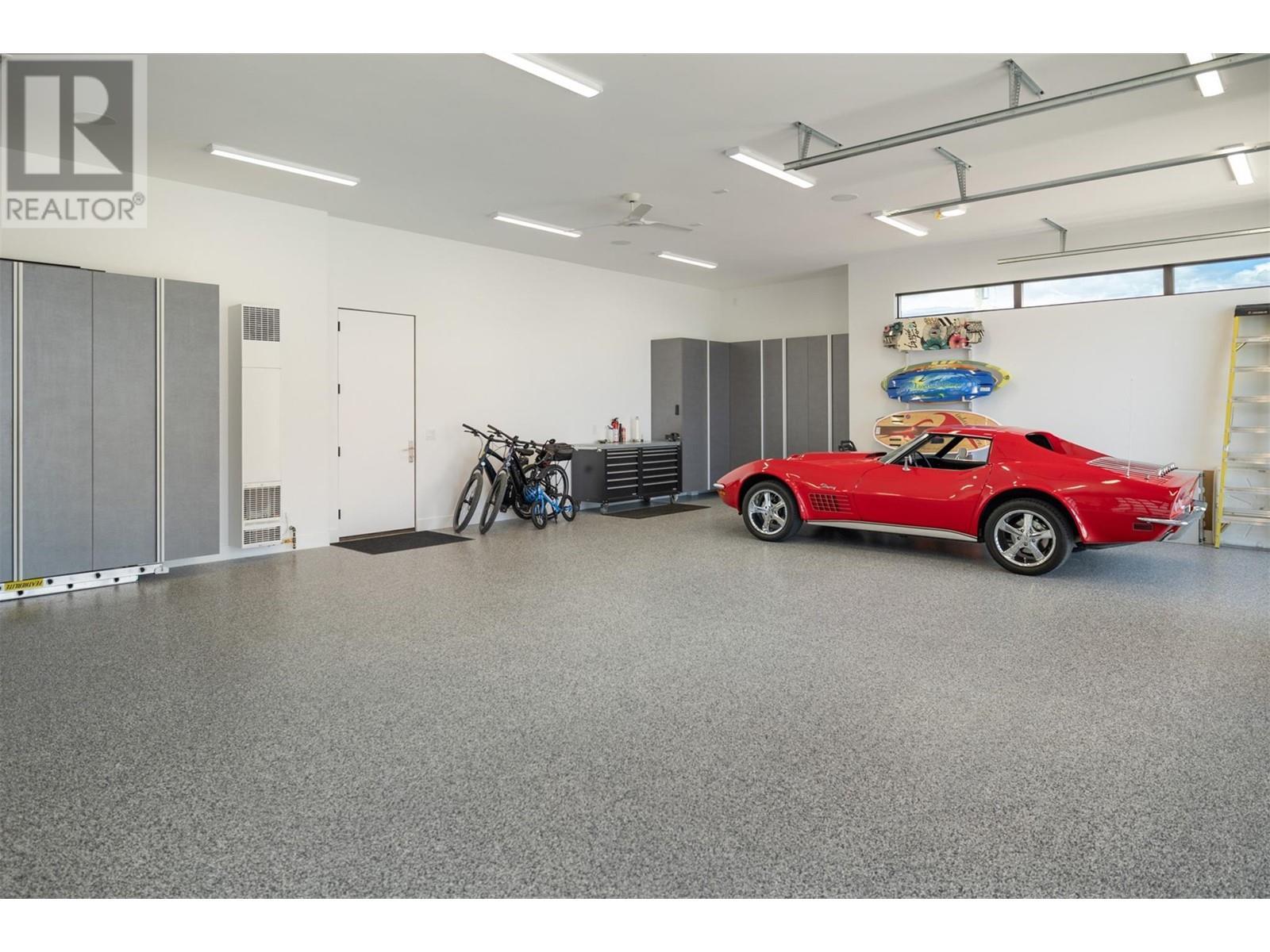 2463 Thacker Drive, West Kelowna, BC - Indoor Photo Showing Garage