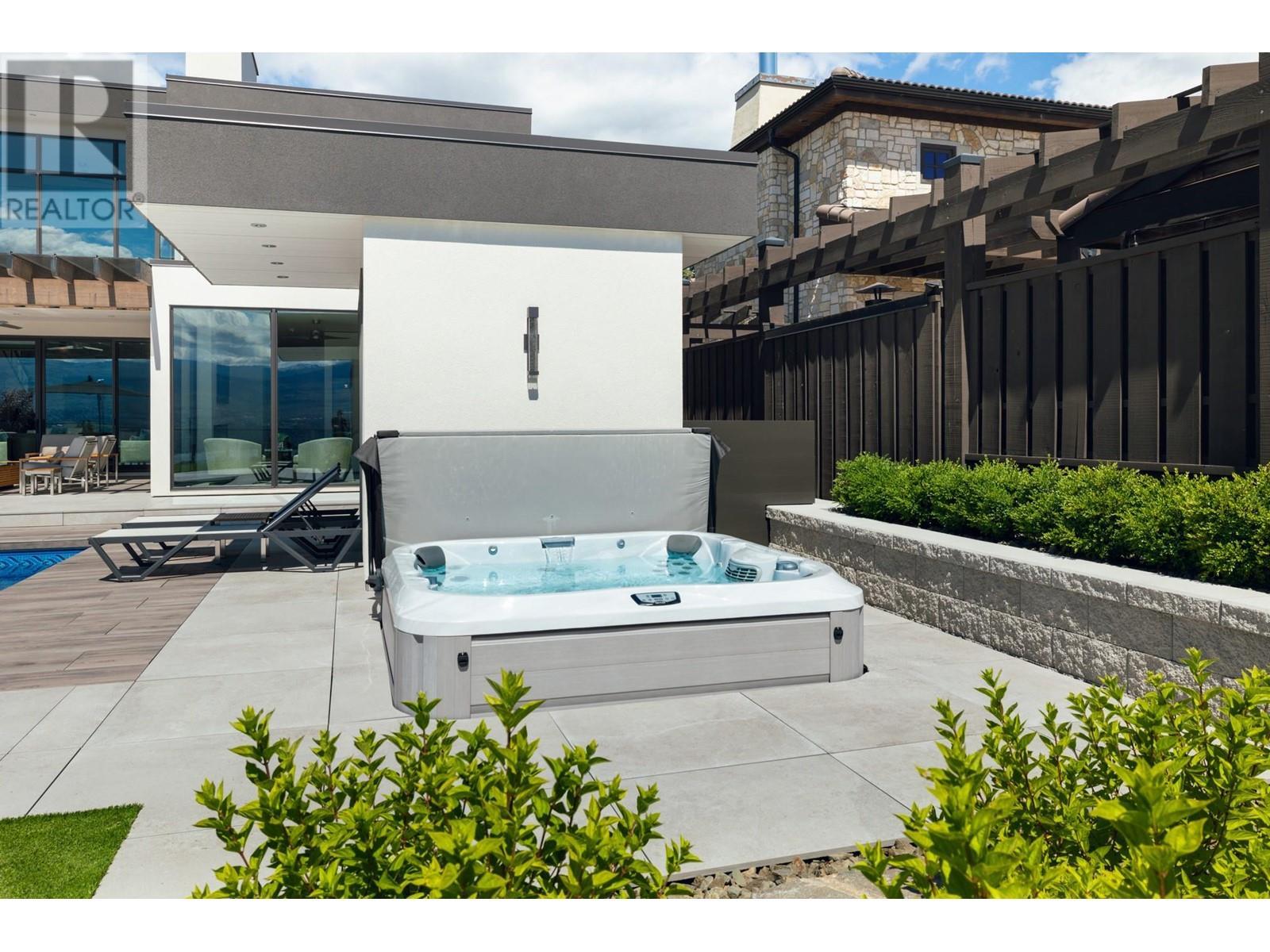 2463 Thacker Drive, West Kelowna, BC - Outdoor