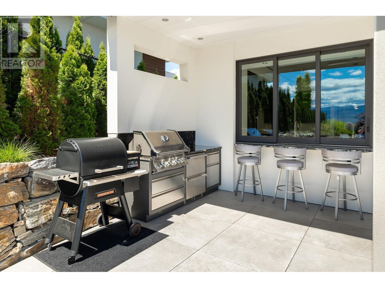 2463 Thacker Drive, West Kelowna, BC - With Exterior