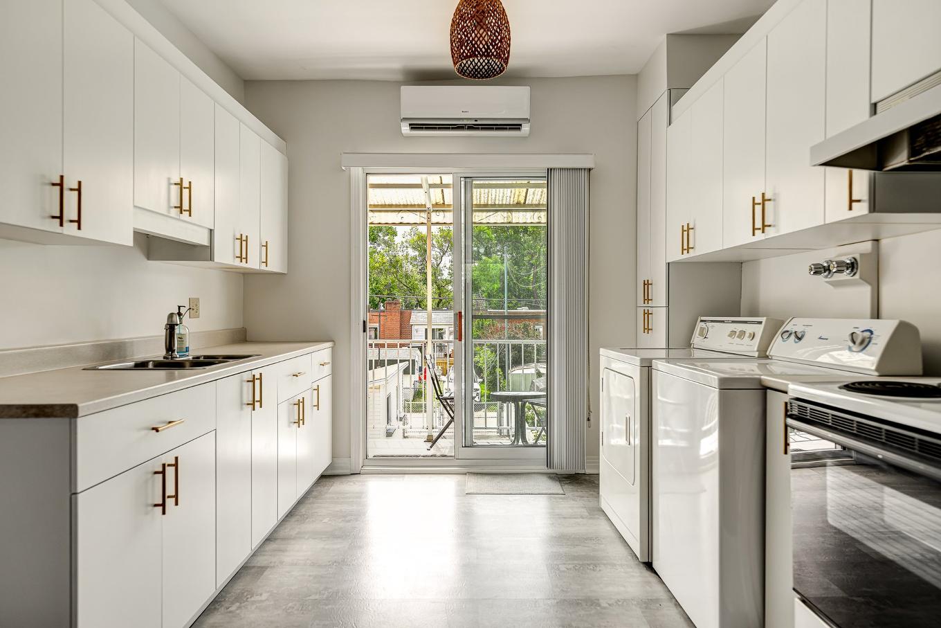 Kitchen - 2184 Av. Lebrun, Montréal (Mercier/Hochelaga-Maisonneuve), QC - Indoor Photo Showing Laundry Room
