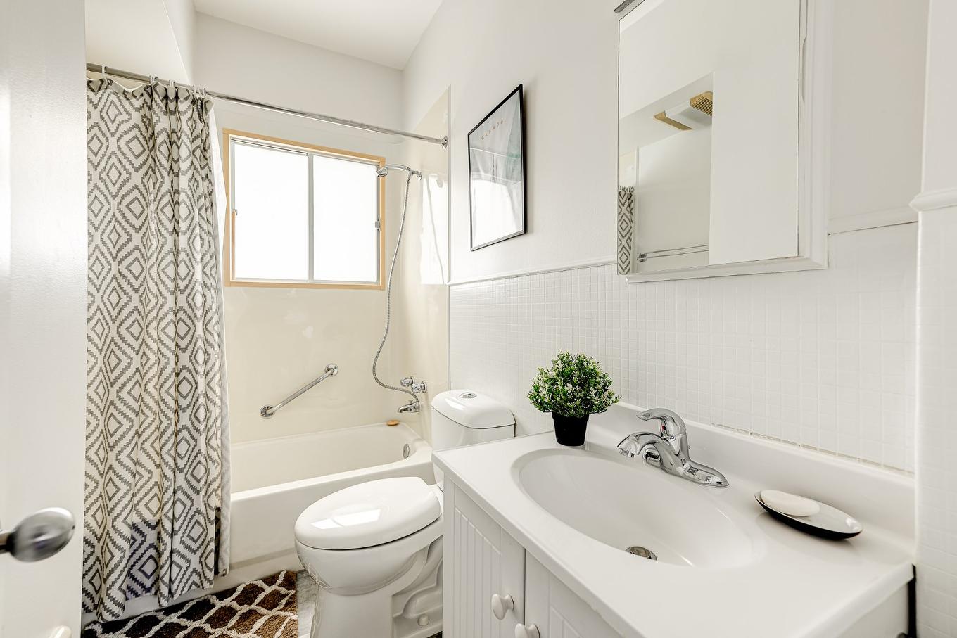 Bathroom - 2184 Av. Lebrun, Montréal (Mercier/Hochelaga-Maisonneuve), QC - Indoor Photo Showing Bathroom