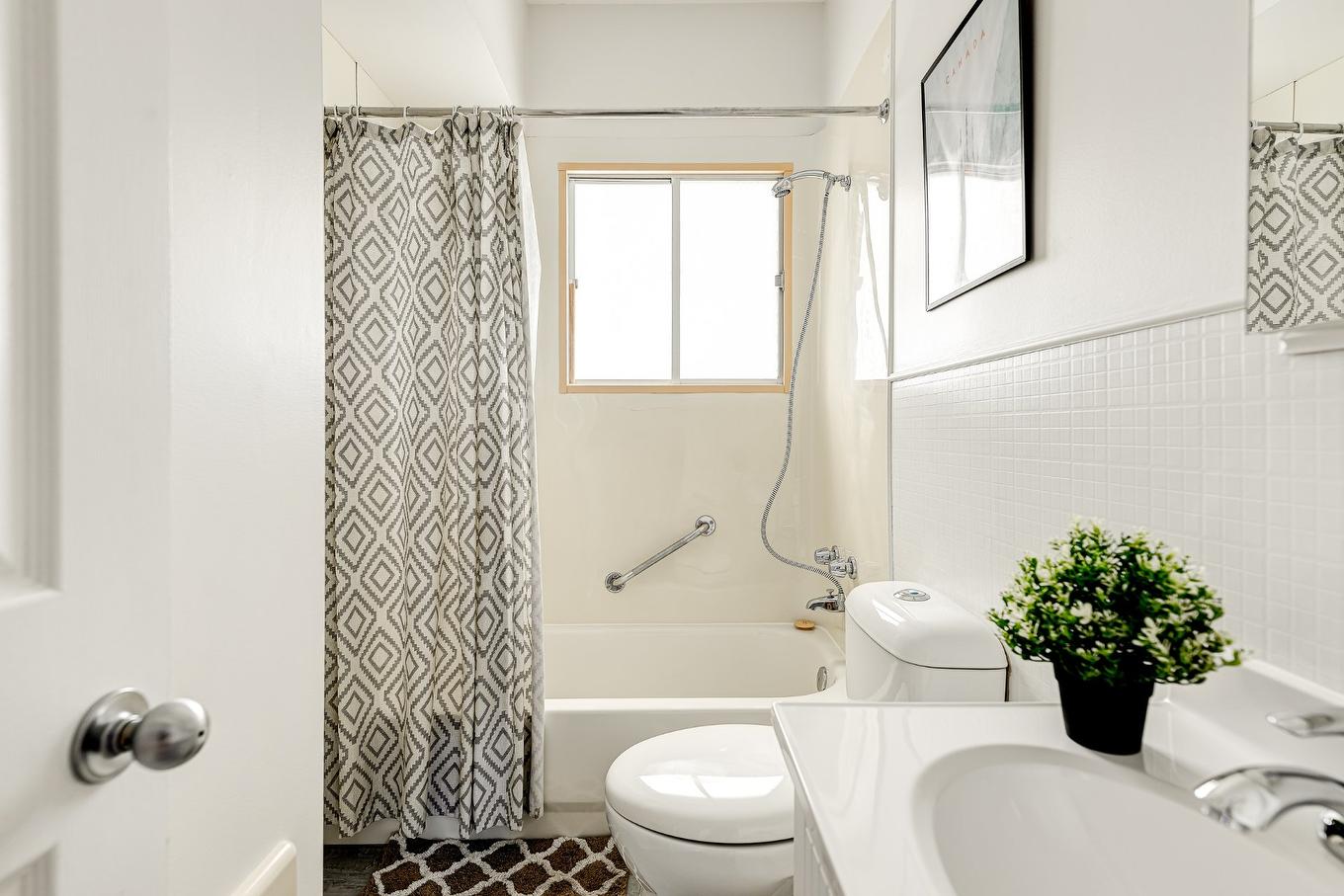 Bathroom - 2184 Av. Lebrun, Montréal (Mercier/Hochelaga-Maisonneuve), QC - Indoor Photo Showing Bathroom