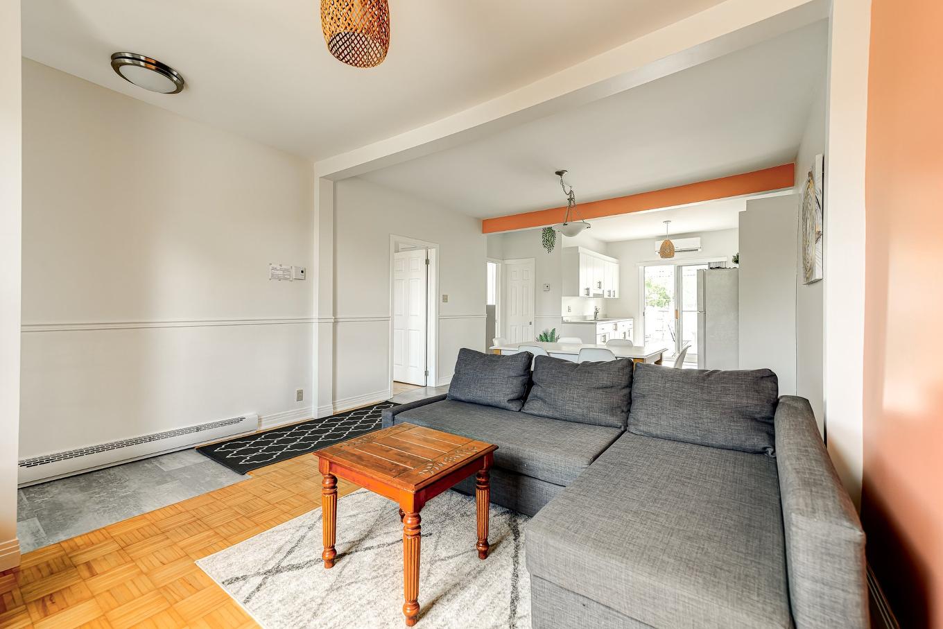 Living room - 2184 Av. Lebrun, Montréal (Mercier/Hochelaga-Maisonneuve), QC - Indoor Photo Showing Living Room