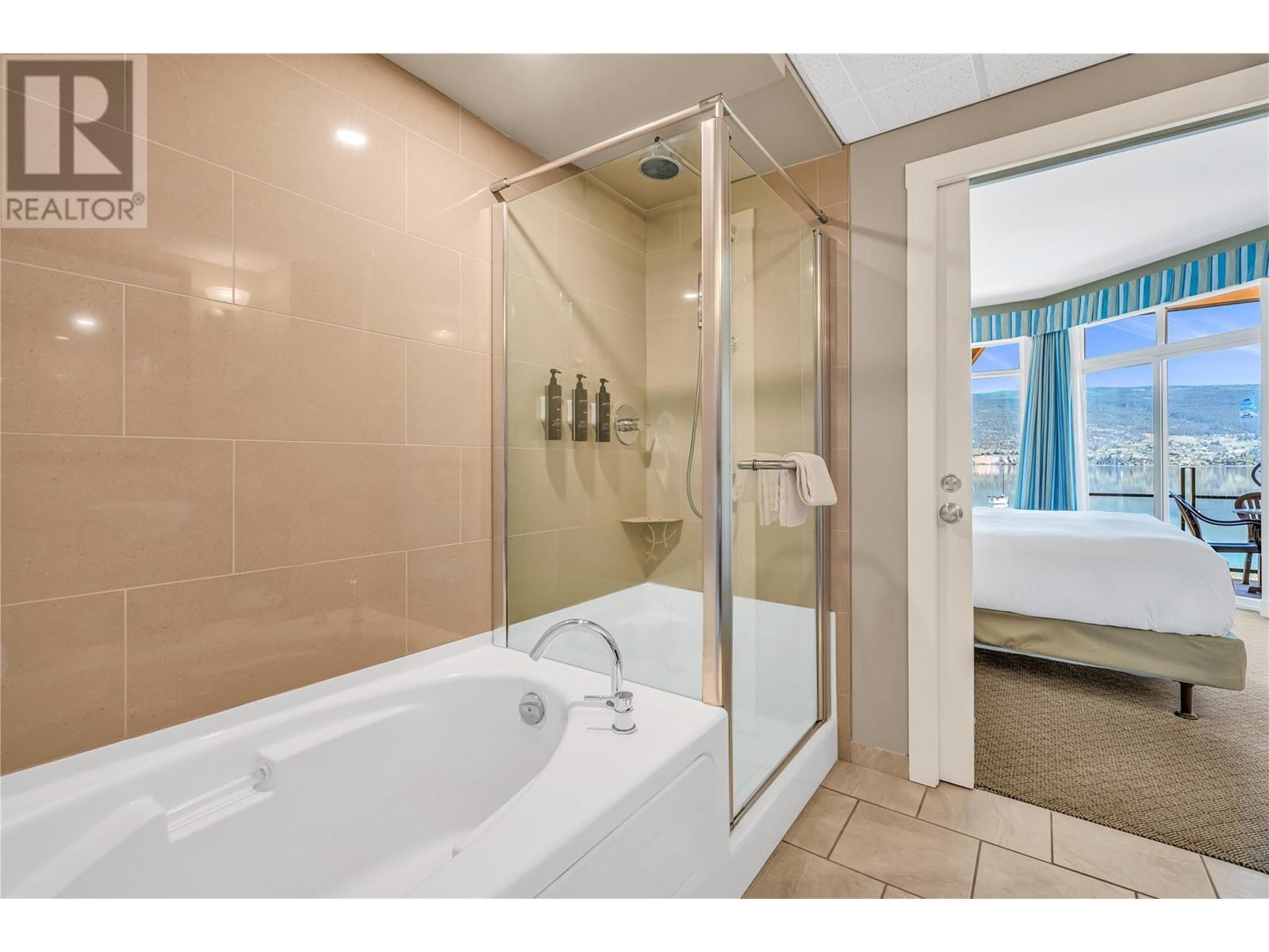 13011 Lakeshore Drive S Unit# 370, Summerland, BC - Indoor Photo Showing Bathroom