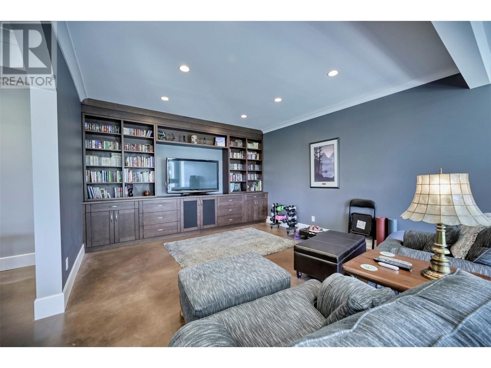 148 Sasquatch Trail, Osoyoos, BC - Indoor Photo Showing Living Room
