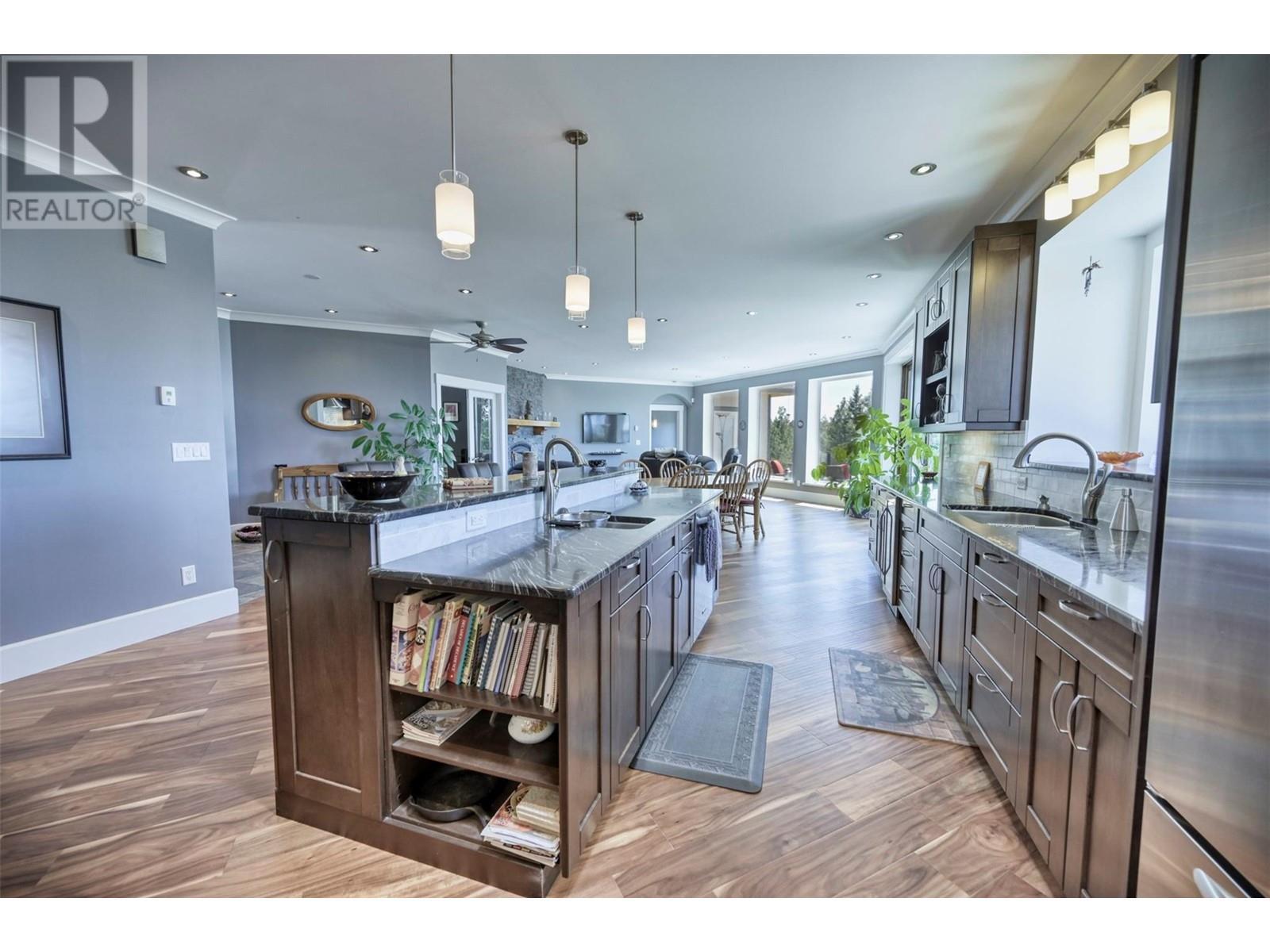 148 Sasquatch Trail, Osoyoos, BC - Indoor Photo Showing Kitchen With Upgraded Kitchen