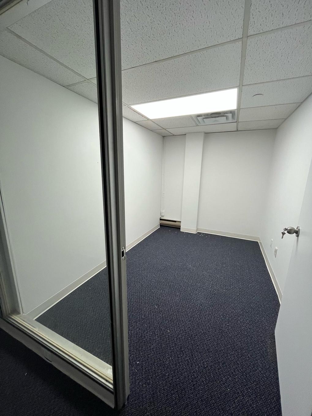 Office - 200-2225 Boul. Hymus, Dorval, QC - Indoor