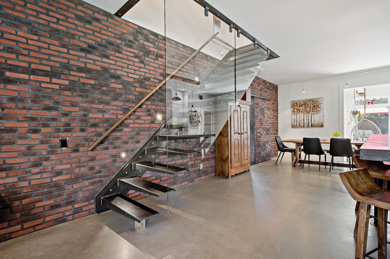 Staircase - 1070 Rue Des Jonquilles, Mont-Tremblant, QC - Indoor Photo Showing Other Room