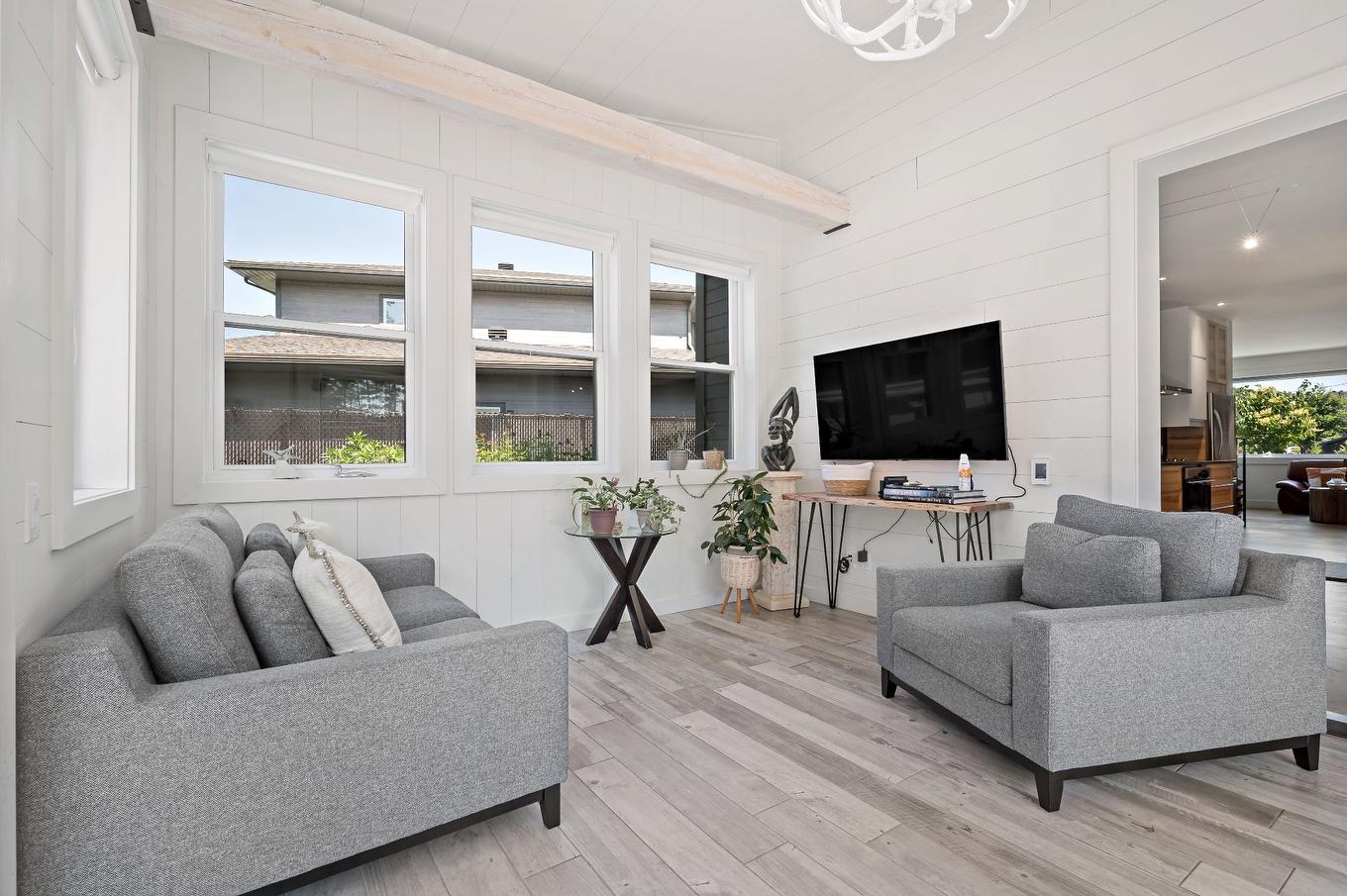 Veranda - 1070 Rue Des Jonquilles, Mont-Tremblant, QC - Indoor Photo Showing Living Room